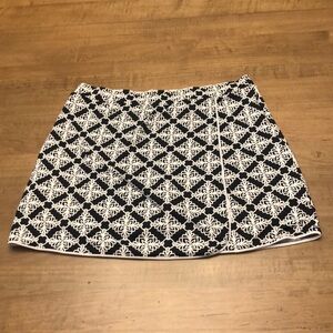Lulu B XL skort. Black & white pattern, faux wrap, attached shorts. Zip pockets